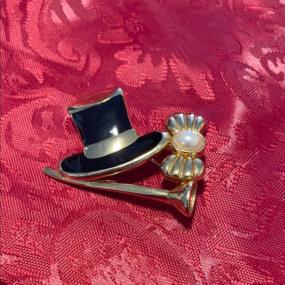 Elegant Black and Gold Hat Brooch
